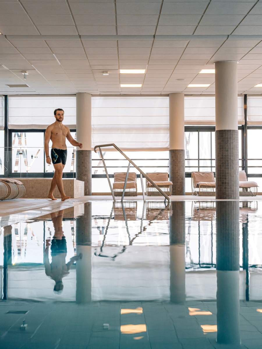 Espace aqua-détente spa La Parenthèse Aix-les-Bains : piscine, jacuzzi, sauna et hammam. 